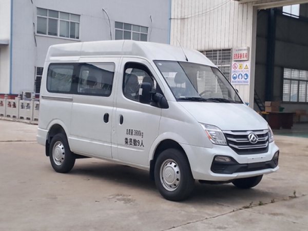 大通9座柴油運(yùn)兵車
